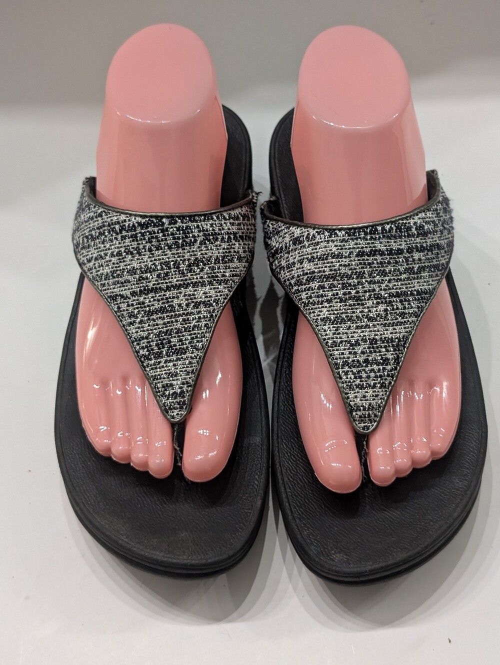 Fitflop Women's 9 Lulu Black Mix Shimmerweave Flip Flop Sandals